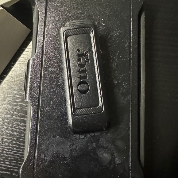 OEM Otterbox Defender - Black with Belt Clip - Picture 4 of 8